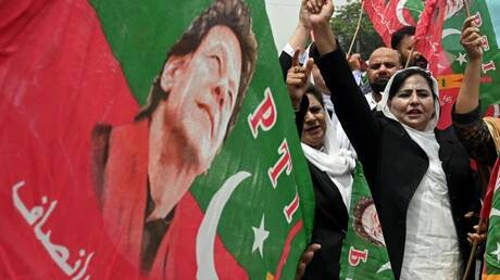 الرئيس الباكستاني يوافق على حل البرلمان تمهيدا لانتخابات يغيب عنها عمران خان