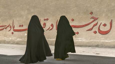 رئيس البرلمان الإيراني: لن يتم احتجاز القاصرات دون سن 18 لعدم ارتدائهن الحجاب