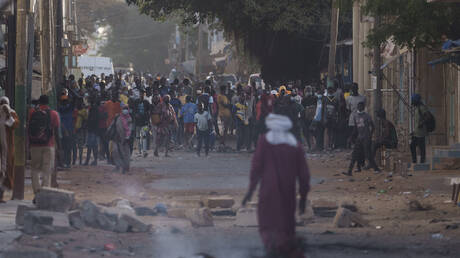 المعارضة السنغالية تعلن نقل زعيم المعارضة المضرب عن الطعام إلى العناية المركزة