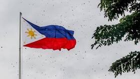 الفلبين ترفض مغادرة الجزر المتنازع عليها مع بكين
