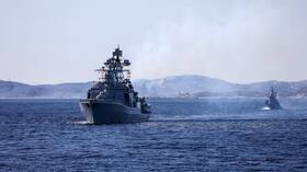 الأسطول الشمالي الروسي يبدأ تمرينا لحماية الطريق البحري الشمالي (فيديو)