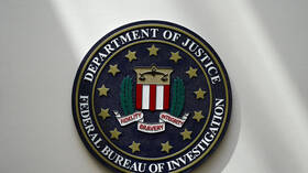 FBI يتعقب مهاجرين عبروا الحدود الجنوبية بمساعدة مهرب على صلة بـ