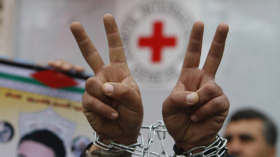 الصليب الأحمر ردا على بن غفير: المعتقلون الفلسطينيون محميون ولهم الحق في التواصل مع أسرهم
