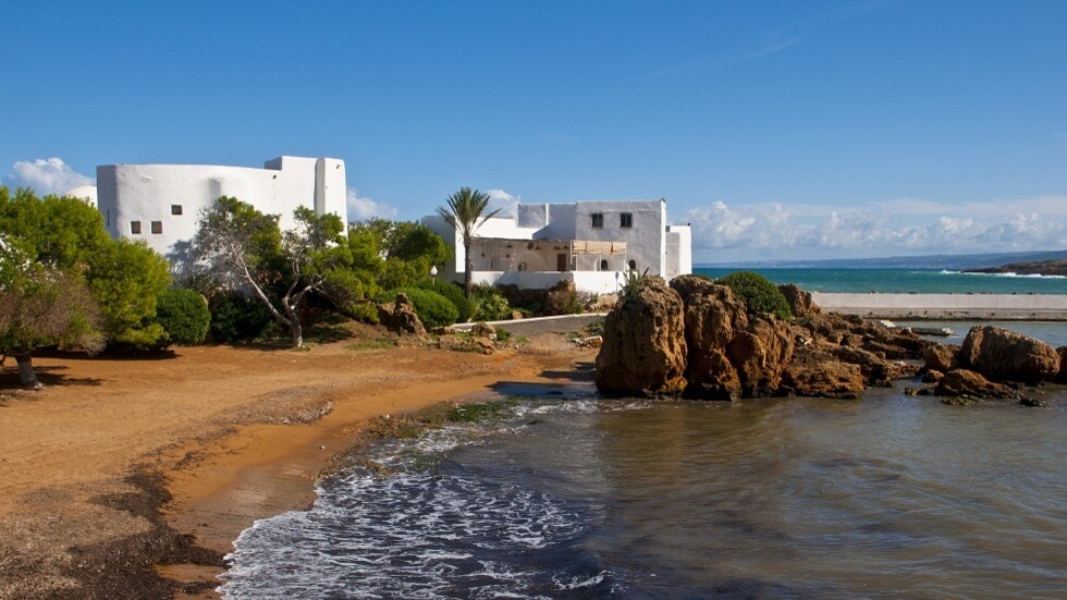 أول تعليق من الجزائر بعد مقتل مغربي وفرنسي بنيران خفر السواحل الجزائري