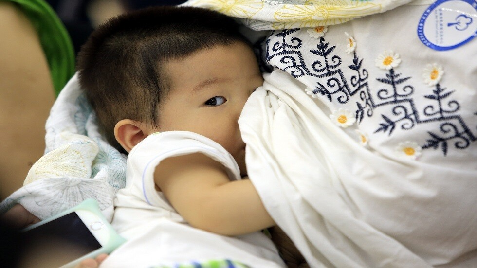 طبيبة تحدد شروط تناول المرأة المرضعة الأدوية