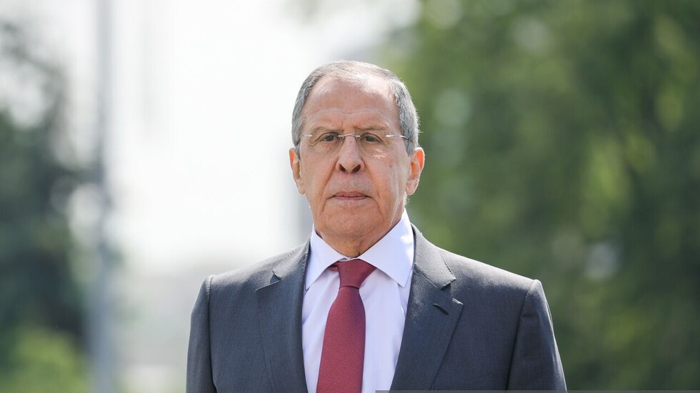 لافروف يصل إلى جاكرتا للمشاركة في قمة "شرق آسيا" (فيديو)