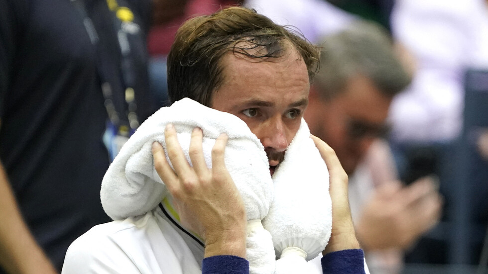 الروسي مدفيديف محذرا: "هناك لاعب سيتعرض للموت في أمريكا"