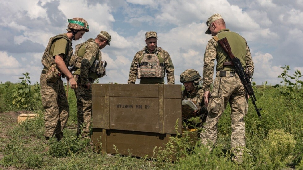 مستشهدا بعدوان "الناتو" وعواقبه.. جنرال صربي يحذر كييف من استخدام قذائف اليورانيوم المنضب