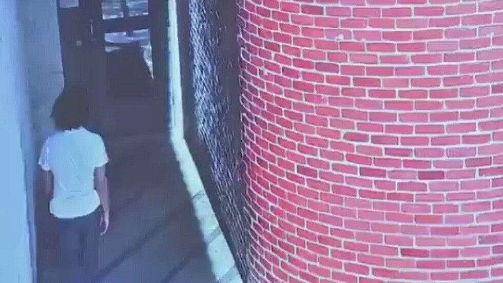 فيديو يوثق لحظة هروب مثير لقاتل خطير من السجن في الولايات المتحدة