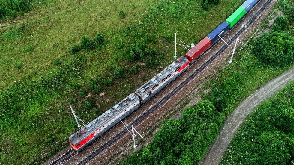 حلم من زمن القياصرة بات حقيقة.. 3 مسارات عبر إيران لتعزيز التجارة بين روسيا وآسيا