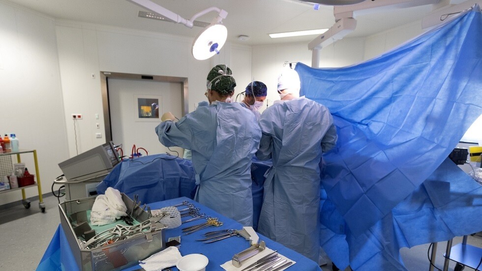 تقرير صادم.. واحدة من بين كل 3 جراحات في بريطانيا تعرضت للتحرش الجنسي في السنوات الـ5 الماضية