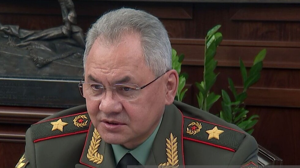 وزير الدفاع الروسي يتفقد مصنعا للغواصات النووية ويوجه بتشغيله بكامل طاقاته