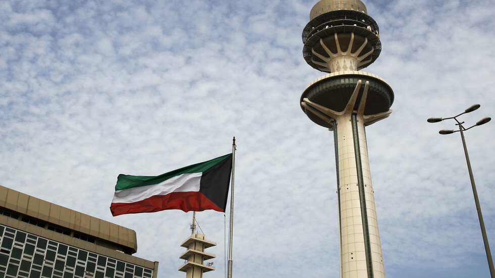 الكويت.. "مكافحة المخدرات" تضبط 16 متهما