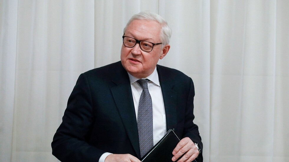 ريابكوف يبحث مع السفير المصري بموسكو التعاون في سياق توسيع 