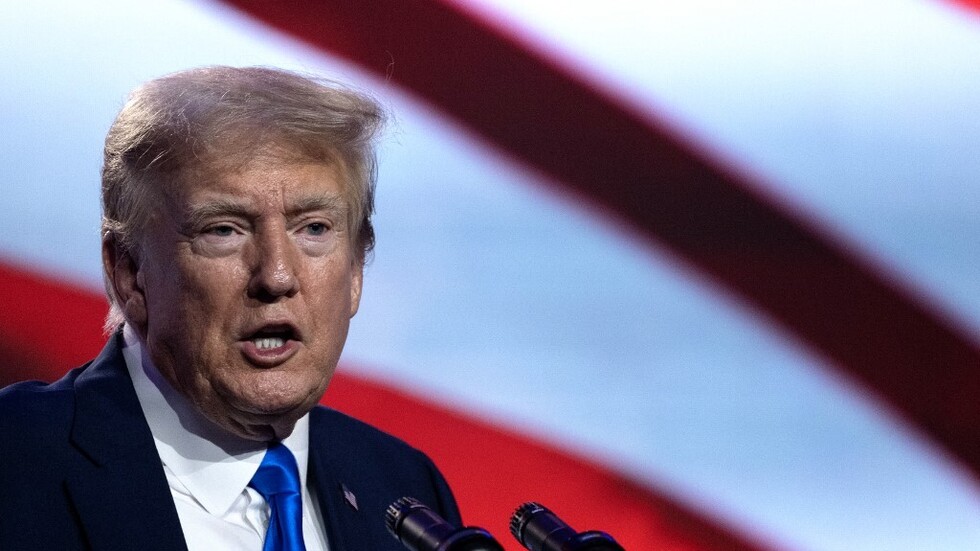 ترامب يدعي أن لديه "تفوقا جينيا"