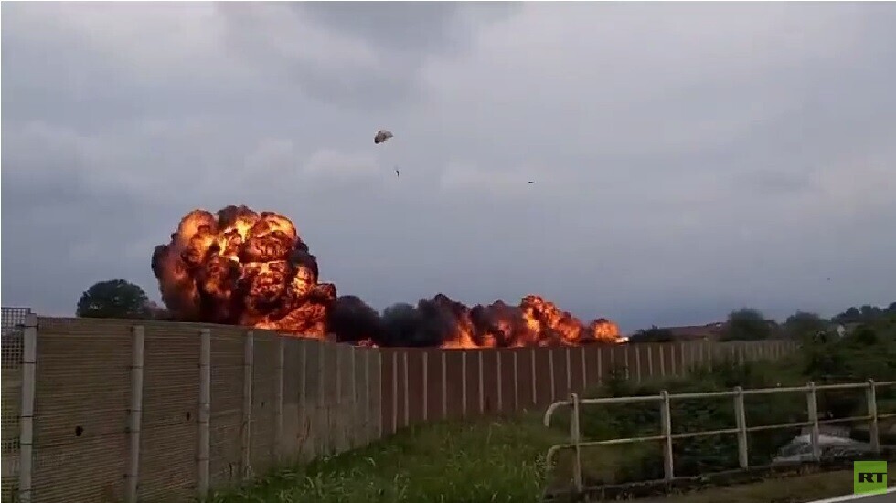 مصرع طفلة إثر تحطم طائرة عسكرية إيطالية في تورينو (فيديو)