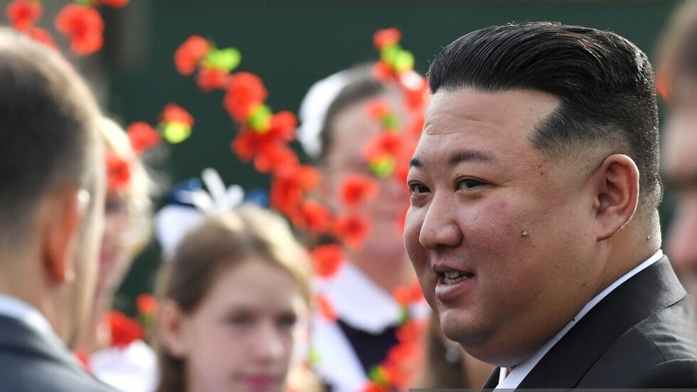 كيم يحضر عرضا للحيوانات المائية في فلاديفوستوك (فيديو)