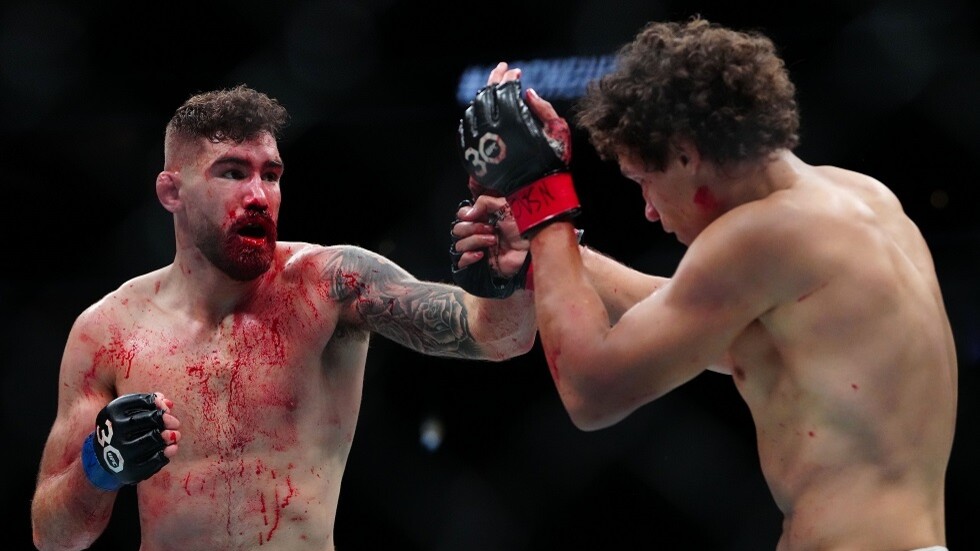 مقاتل روسي يطيح بأمريكي بضربة قاضية وينال 50 ألف دولار مكافأة إضافية (فيديو)