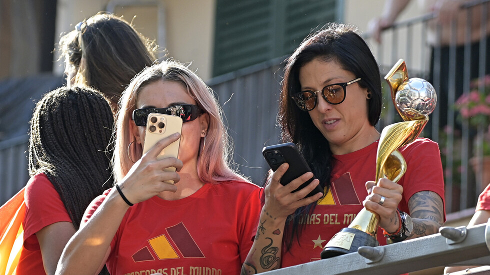 بعد أزمة روبياليس.. تقديم شكوى بحق بطلات العالم المتمردات