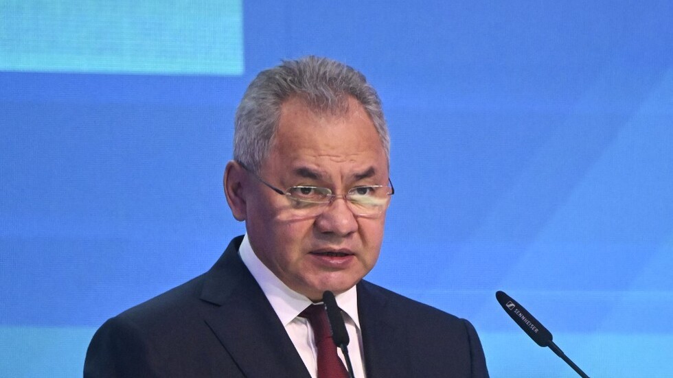 وزير الدفاع الروسي يصل إلى طهران على رأس وفد