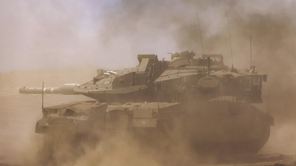 الجيش الإسرائيلي يكشف عن الدبابة "باراك" (صور)