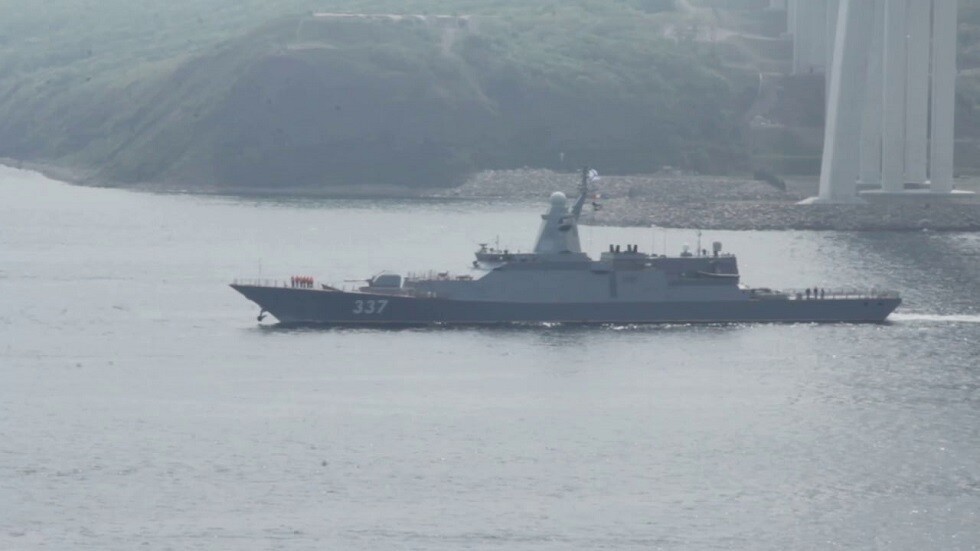 الأسطول الروسي يدمر في المحيط الهادئ سفينة للعدو المفترض بصواريخ 