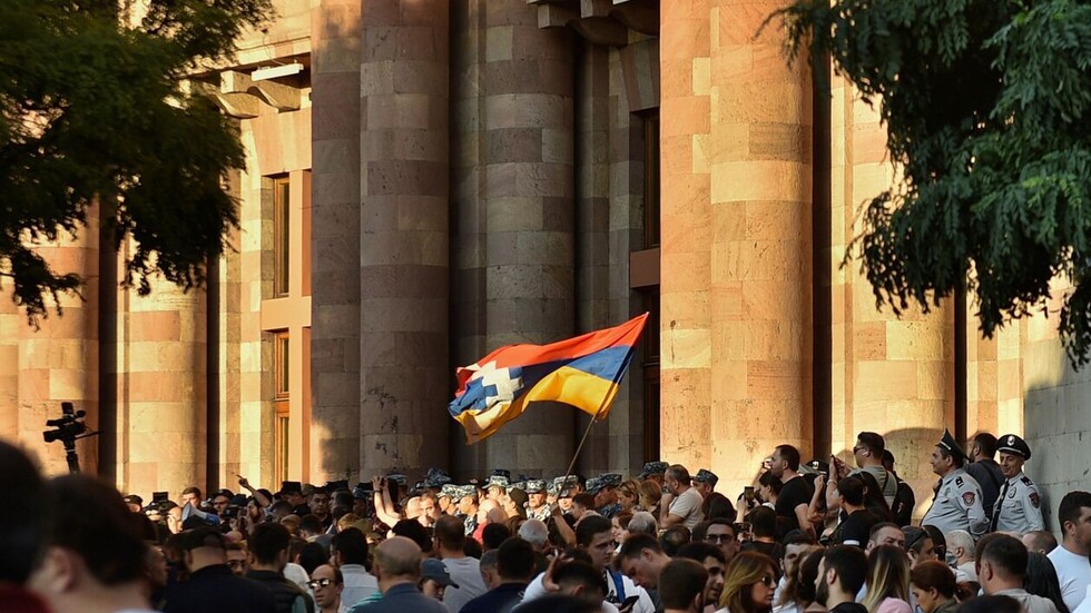 أرمينيا.. توقيف 16 شخصا خلال احتجاجات نظمت أمام مقر الحكومة