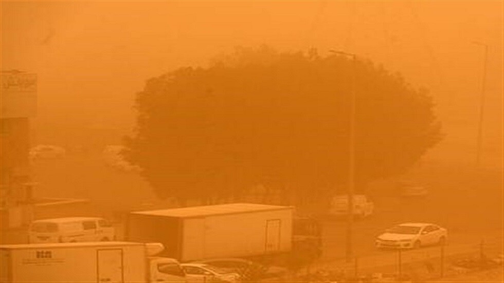 وفاة ثلاثة أشخاص على الأقل جراء عواصف رملية في إيران