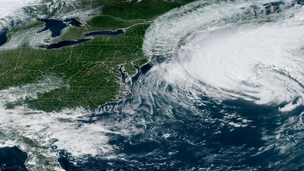 "أوفيليا" قبالة سواحل الولايات المتحدة وإغلاق مبكر للمدارس وإلغاء فعاليات عطلة الأسبوع