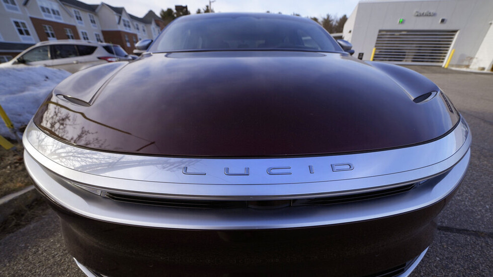 "لوسيد" تفتتح أول مصنع سيارات كهربائية في السعودية