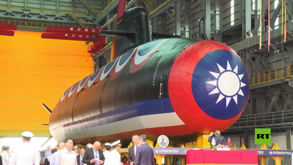 تايوان تزيح الستار عن أول غواصة محلية الصنع بدعم 3 دول