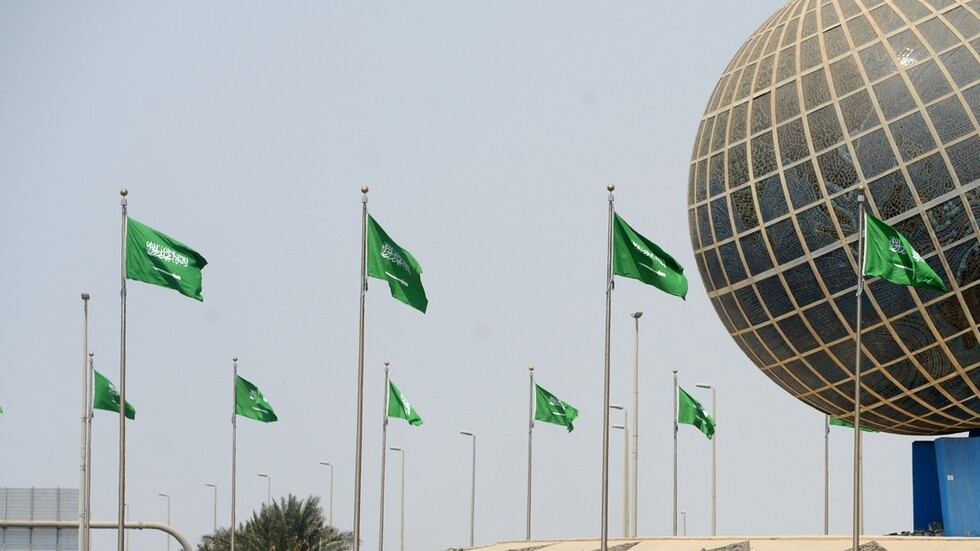 السعودية..نشرة سوق العمل تكشف كيف تغير معدل البطالة بالمملكة في عام 2023