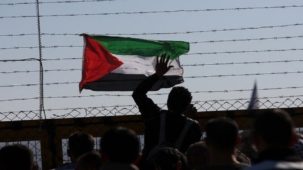 الأسرى الفلسطينيون يعلنون إضرابا مفتوحا عن الطعام احتجاجا على إجراءات إسرائيلية