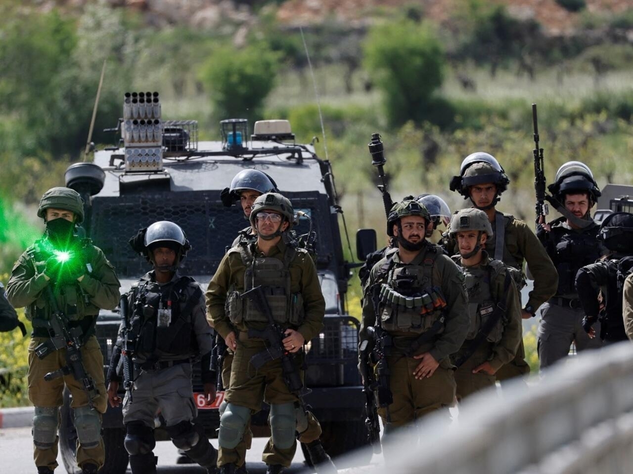 قتيل وجريح خلال حملات دهم وتفتيش للجيش الإسرائيلي في يعبد وطولكرم ورام الله (فيديو+ صور)