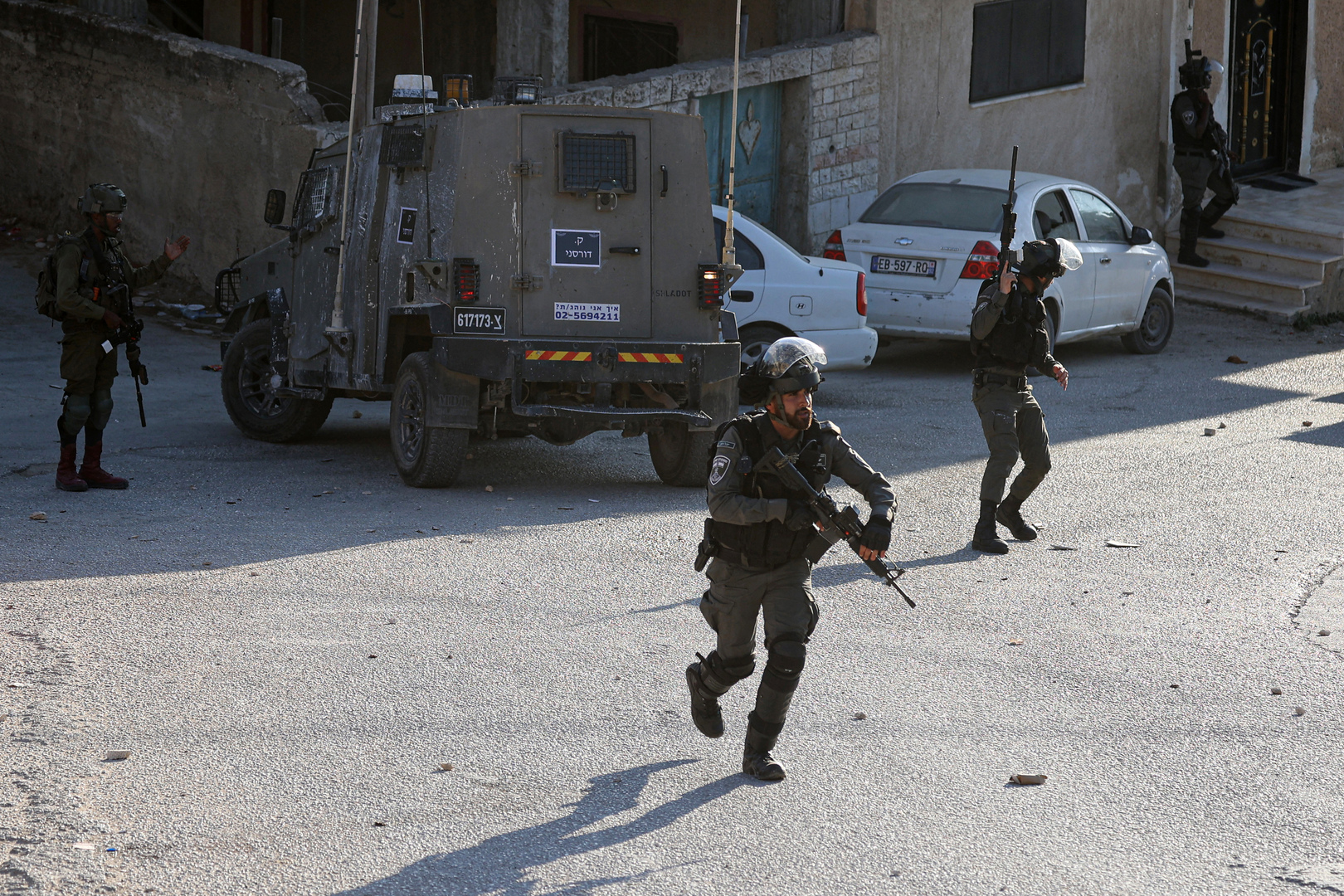 إعلام إسرائيلي: إصابة مجند من حرس الحدود بعيار ناري باشتباك مع منفذ عملية أرجمان وتصفية المنفذ