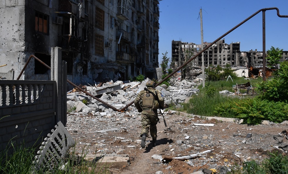 ضابط استطلاع روسي: الجيش الأوكراني يحشد قوات كبيرة قرب أرتيوموفسك