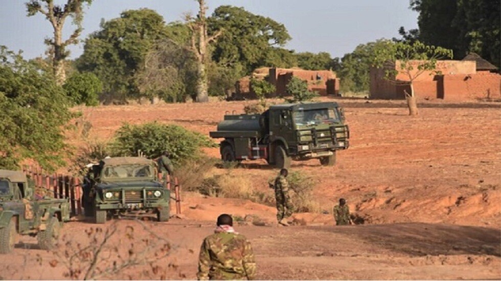 مقتل 49 مدنيا و15 جنديا في هجوم مسلح بمالي