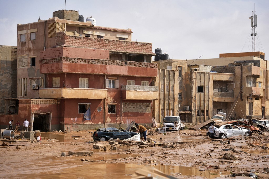 وزير الصحة الليبي يوجه نداء لإنقاذ المحاصرين تحت الأنقاض في درنة
