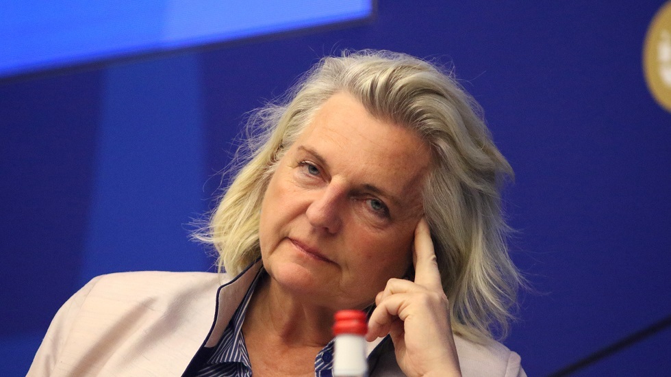 وزيرة الخارجية النمساوية السابقة: الغرب غير مستعد للدبلوماسية بشأن أوكرانيا