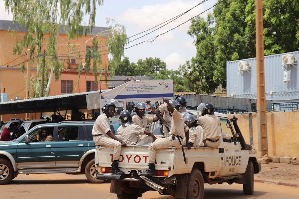 أزمة جديدة بين نيامي وباريس.. تفاصيل اعتقال المسؤول الفرنسي ستيفان جوليان في النيجر (صورة)