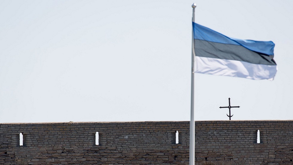 إستونيا تشيد حواجز خرسانية على حدودها مع روسيا استعدادا لإغلاق محتمل لحدودها
