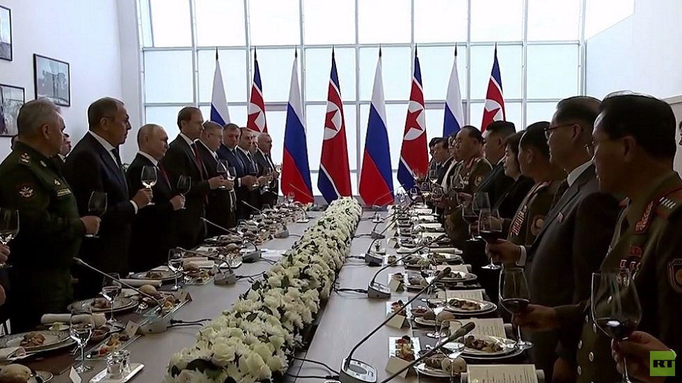 خلال مأدبة غداء.. بوتين يشيد بالصداقة مع بيونغ يانغ وكيم يرفع نخب 