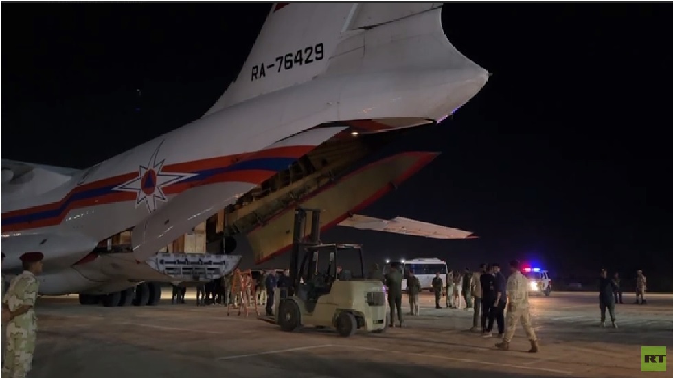 وصول طائرة إغاثية روسية محملة بمساعدات طبية ومولدات كهربائية إلى ليبيا