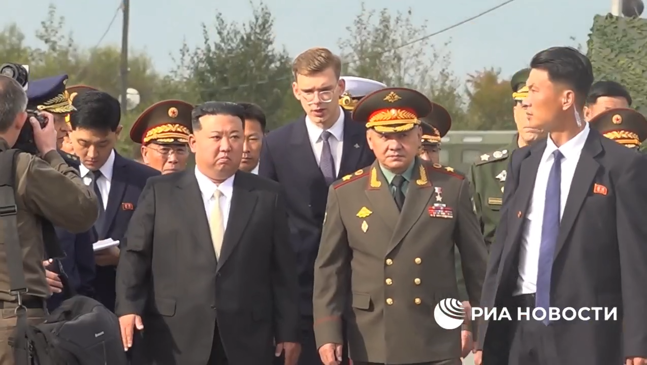 كيم جونغ أون يتعرّف على قاذفات استراتيجية روسية وصواريخ 