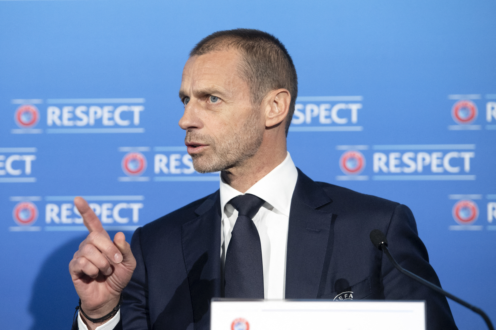 رئيس الاتحاد الأوروبي لكرة القدم يعلن توقيت عودة الفرق الروسية إلى المسابقات الدولية
