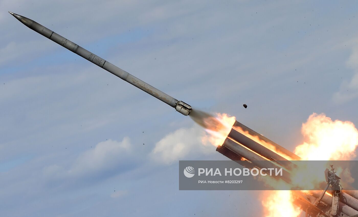 الجيش الروسي يدمر مستودعات لصواريخ 