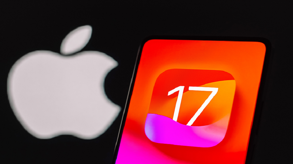 تحديث iOS 17 يشعل الإنترنت بمزاعم تدميره 