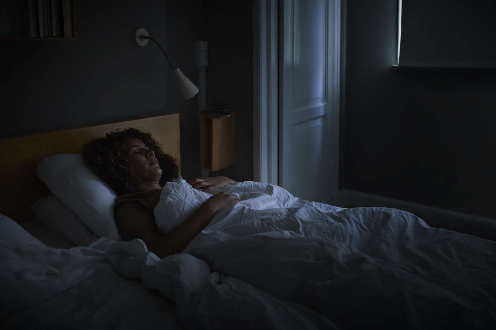 صوت تحذيري يمكن ملاحظته عند النوم قد يكون علامة على وجود مشكلة في القلب