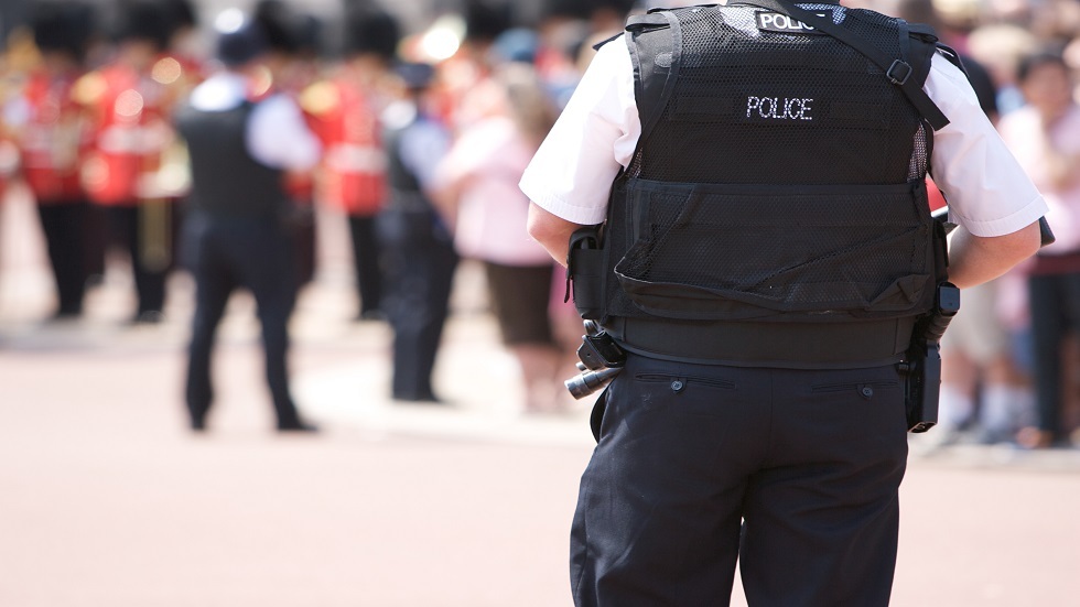 شرطي بريطاني يواجه تهمة قتل رجل أعزل من ذوي البشرة السمراء