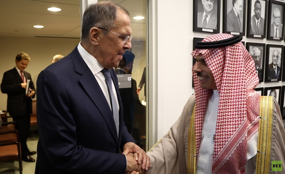 وزيرا خارجية روسيا والسعودية يشيدان بالاستقرار في سوق الطاقة العالمية بفضل التعاون بين بلديهما